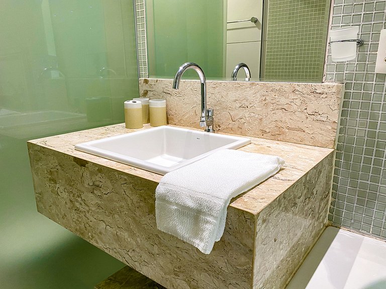 Apto completo ao lado do Beach Park e com banheira