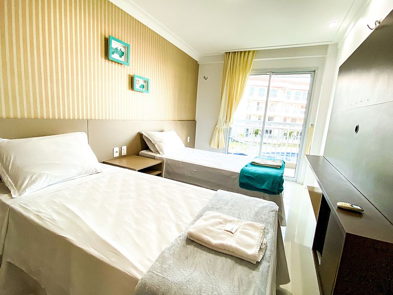 Apto completo com Jacuzzi e ao lado do Beach Park