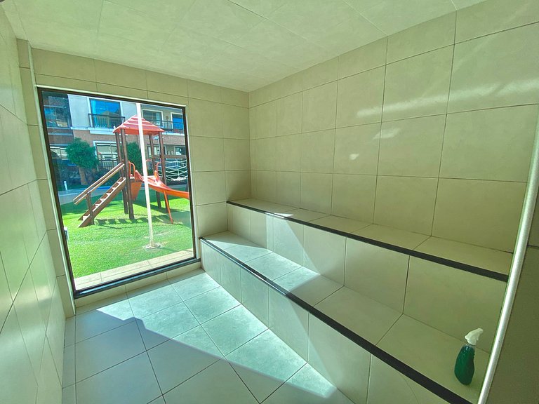 Cobertura exclusiva com vista da piscina