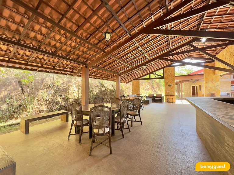Linda casa com vista em condomínio privado