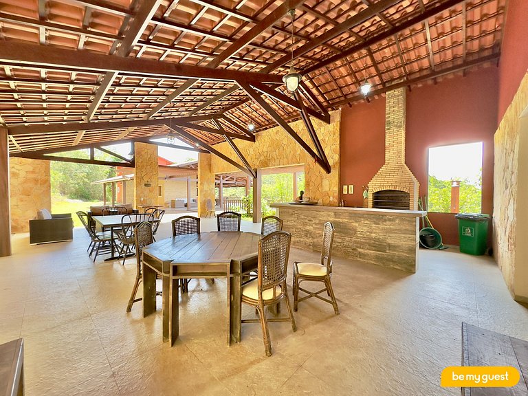 Linda casa com vista em condomínio privado