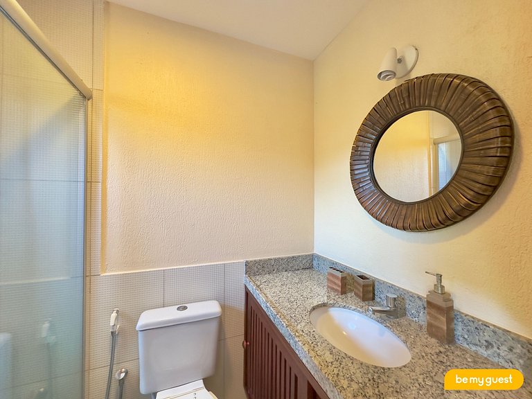Linda casa com vista em condomínio privado