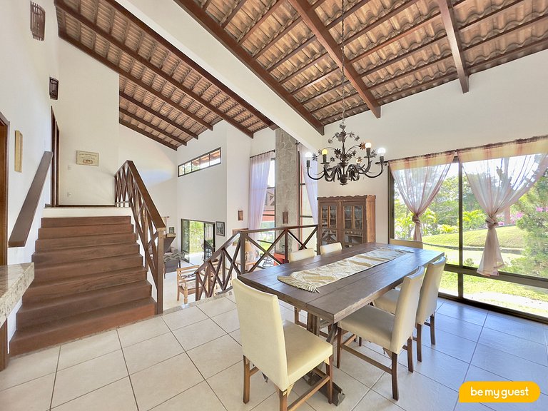 Casa ultra confortável no condomínio Monte Flor