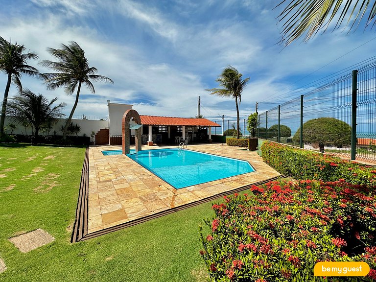 Casa completa e com belíssima vista do mar