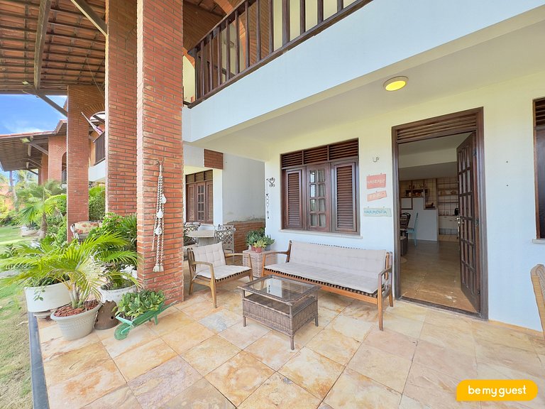 Linda casa decorada com vista mar