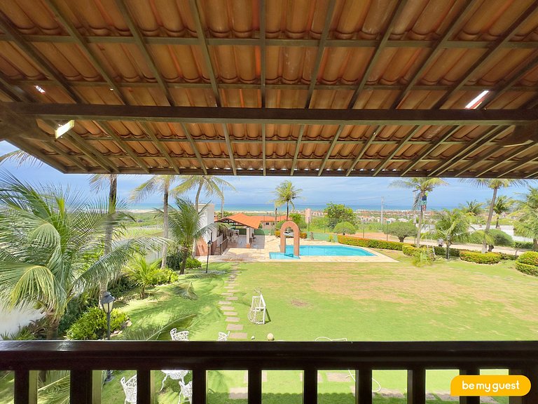 Linda casa decorada com vista mar