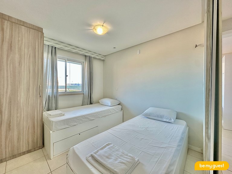 Apartamento térreo com vista para piscina