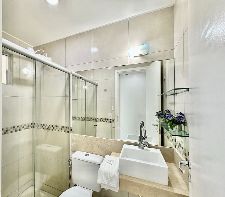 Apartamento térreo com vista para piscina