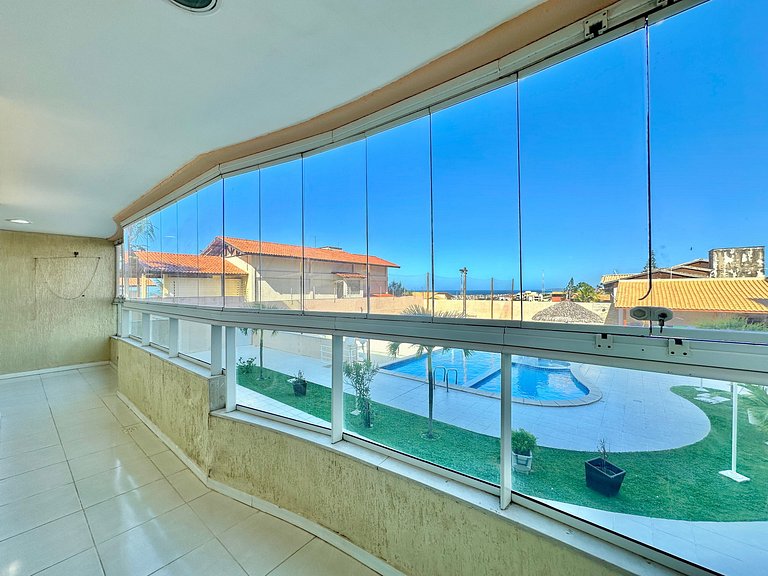Apartamento térreo com vista para piscina