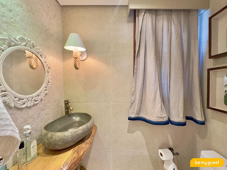 Luxuosa Casa em condomínio fechado a beira mar