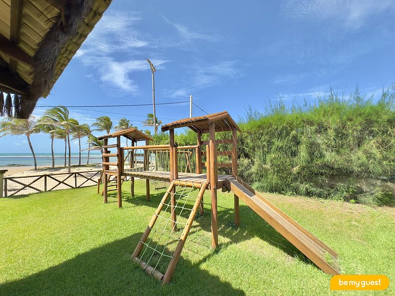 Luxuosa Casa em condomínio fechado a beira mar