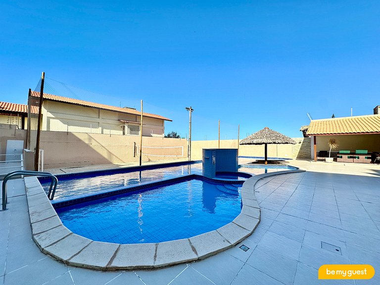 Apartamento térreo com vista para piscina