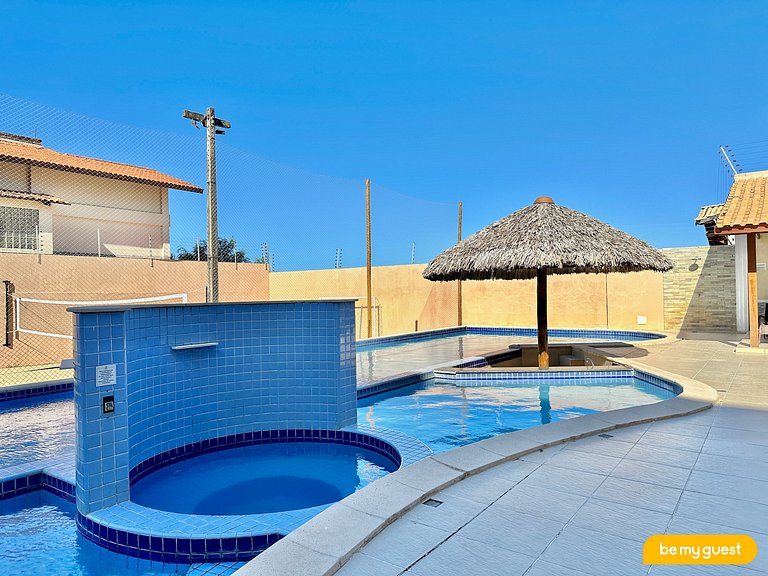 Apartamento térreo com vista para piscina