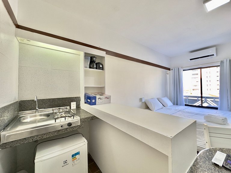 Apartamento compacto com vista mar