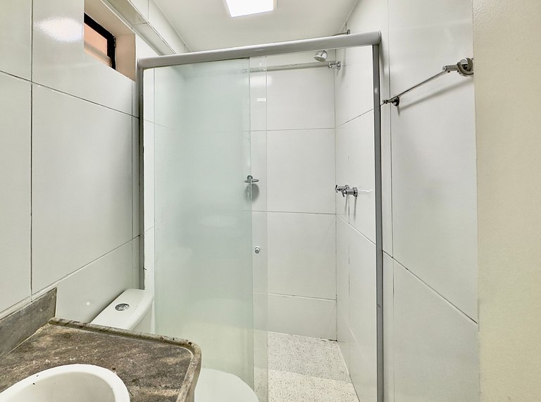 Apartamento compacto com vista mar