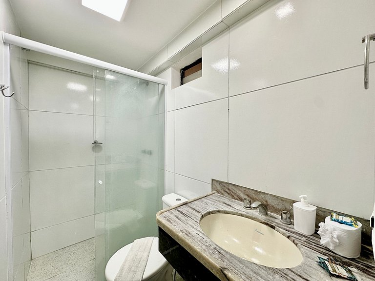 Apartamento compacto com vista mar
