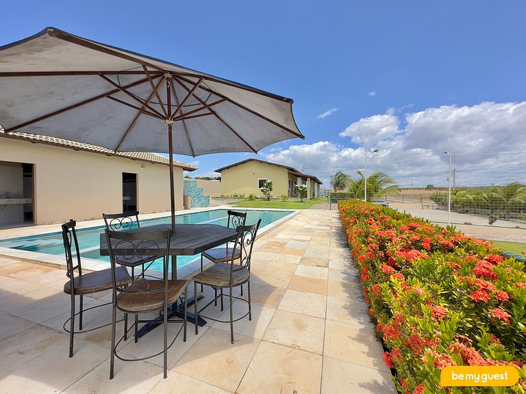 Casa ampla com piscina no Mirante do Iguape