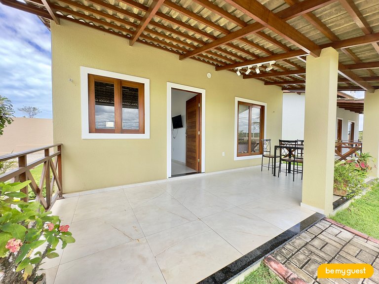 Casa ampla com piscina no Mirante do Iguape