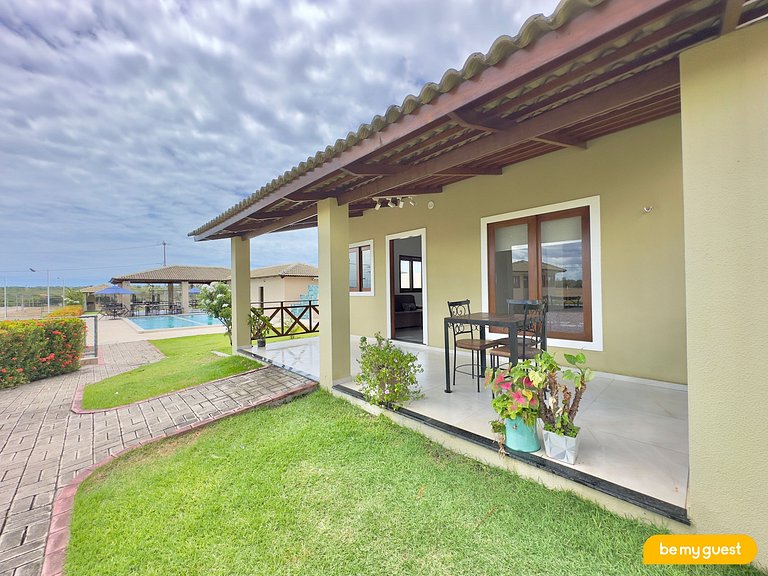Casa ampla com piscina no Mirante do Iguape