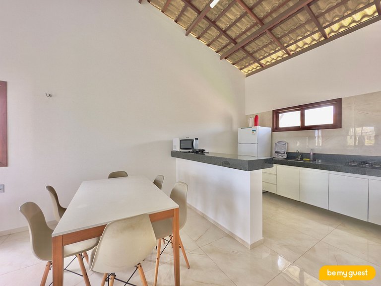 Casa ampla com piscina no Mirante do Iguape
