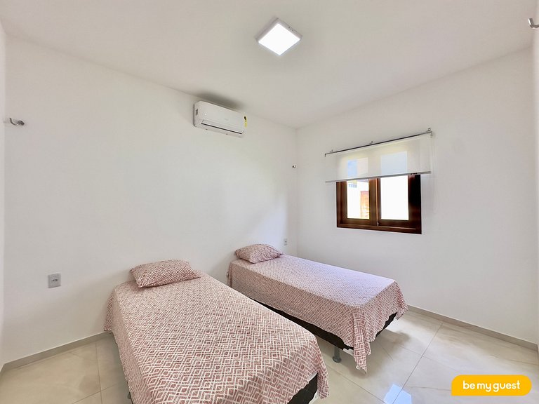 Casa ampla com piscina no Mirante do Iguape