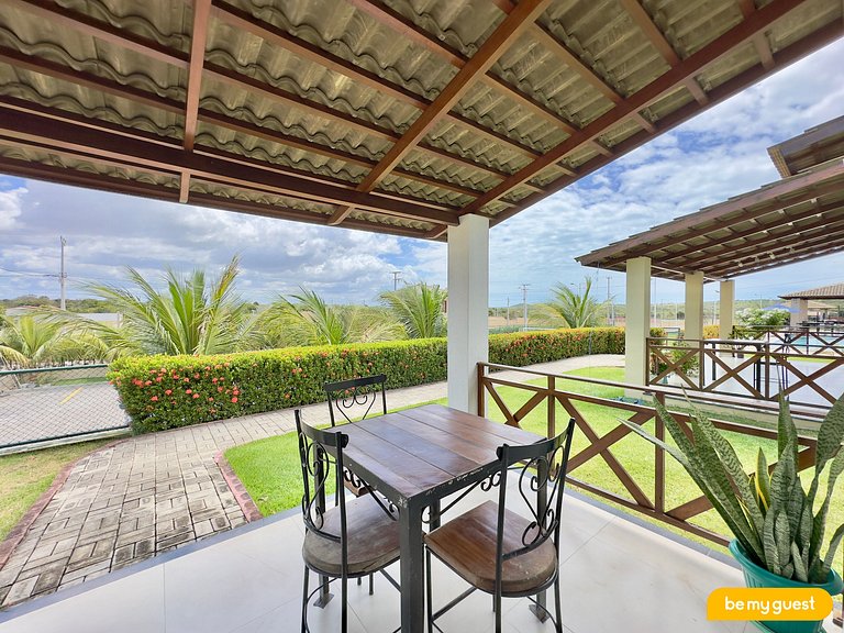 Casa ampla com piscina no Mirante do Iguape