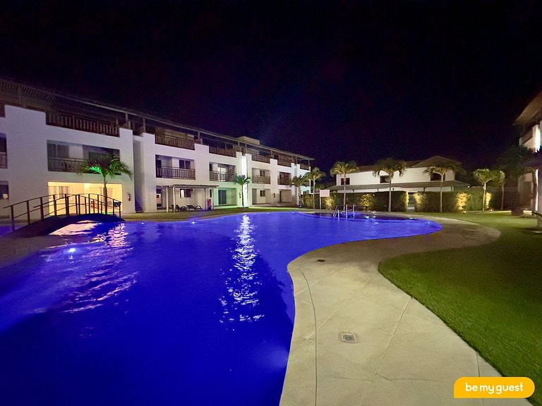 Térreo decorado com varanda e vista para piscina