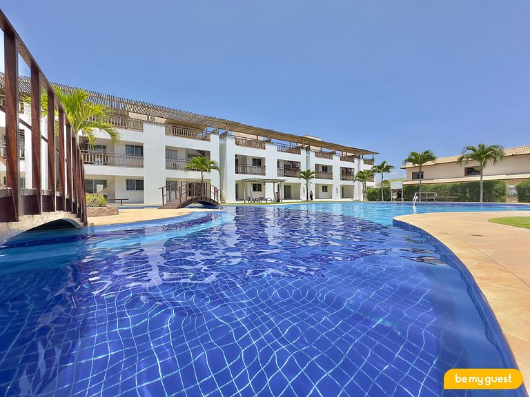 Térreo decorado com varanda e vista para piscina
