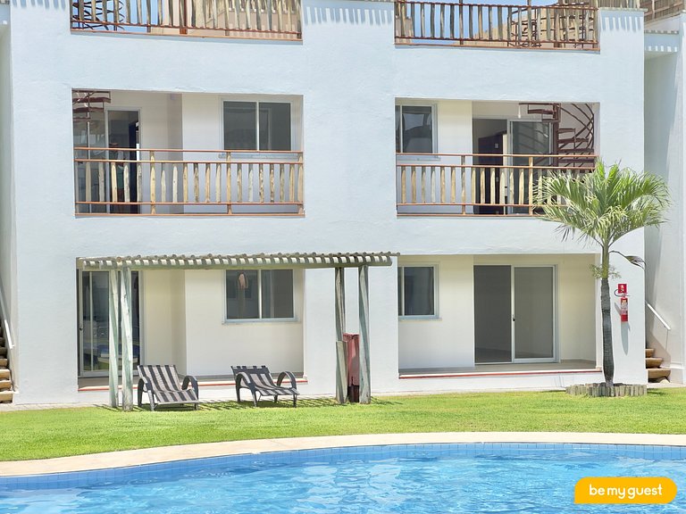 Térreo decorado com varanda e vista para piscina