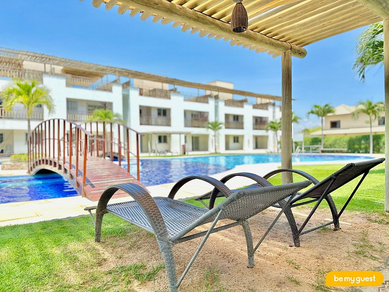 Térreo decorado com varanda e vista para piscina
