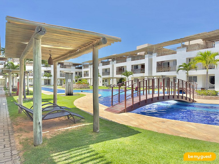 Térreo decorado com varanda e vista para piscina