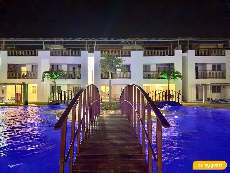 Térreo decorado com varanda e vista para piscina