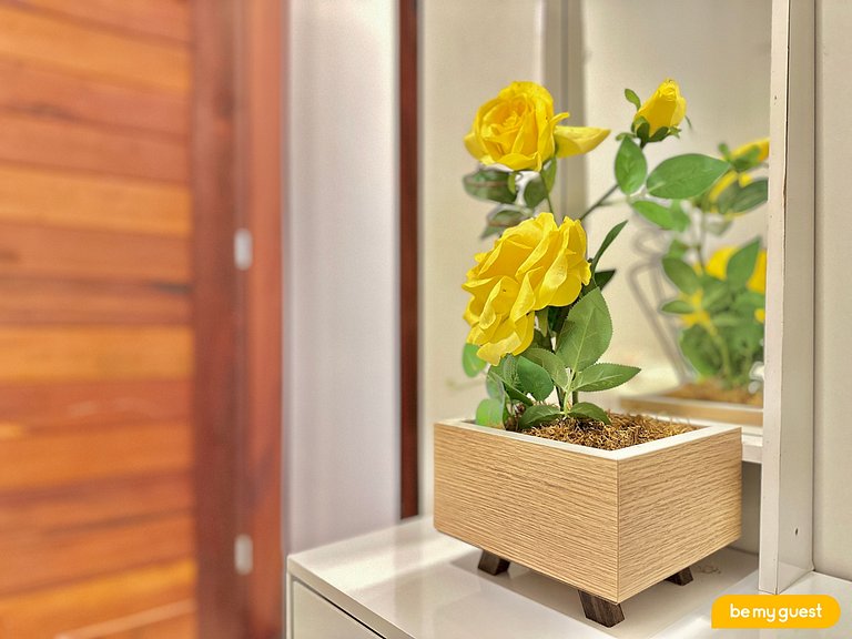 Térreo decorado com varanda e vista para piscina