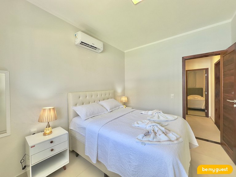Térreo decorado com varanda e vista para piscina