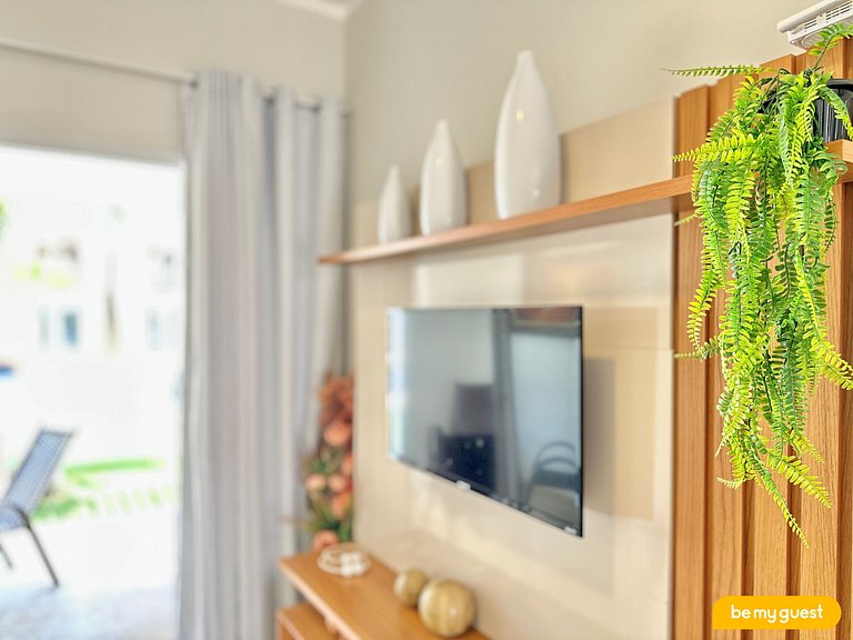 Térreo decorado com varanda e vista para piscina