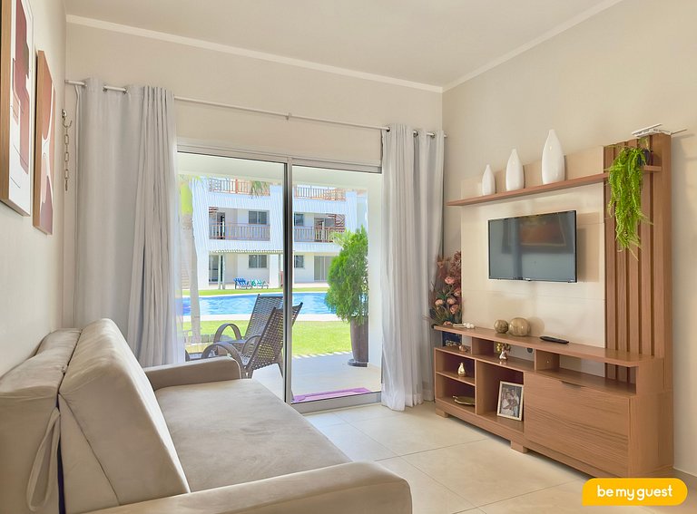 Térreo decorado com varanda e vista para piscina
