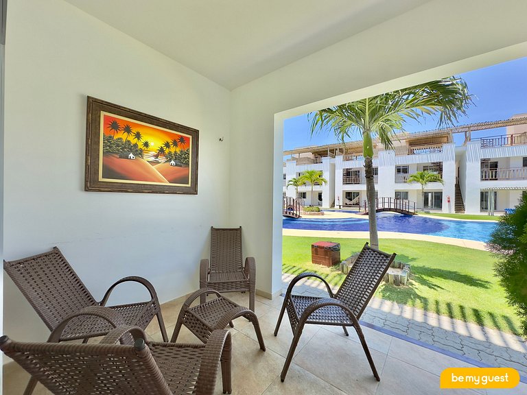 Térreo decorado com varanda e vista para piscina