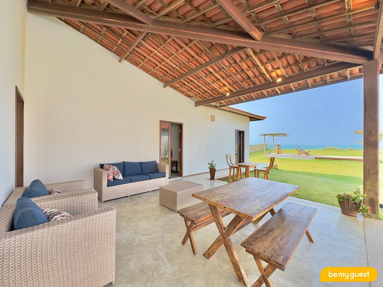 Casa frente-mar com piscina e vista única
