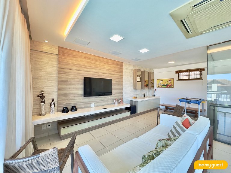 Cobertura exclusiva com vista da piscina