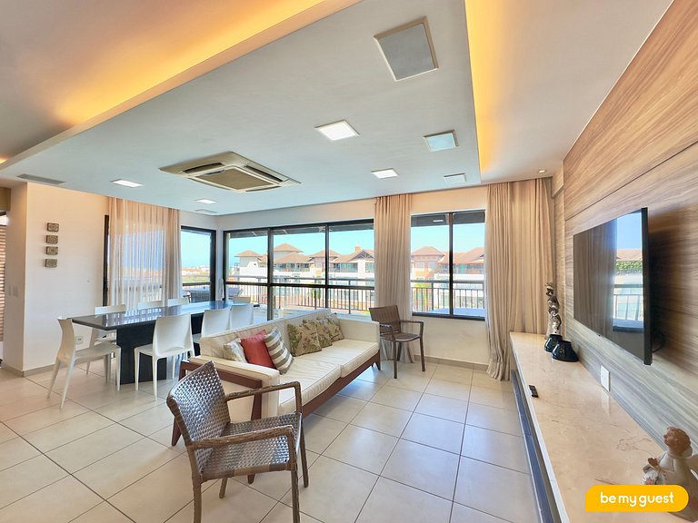 Cobertura exclusiva com vista da piscina