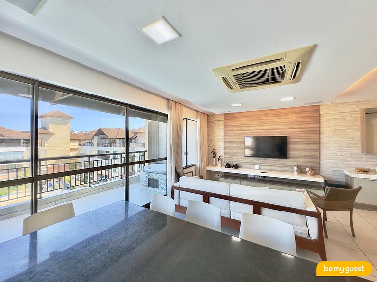 Cobertura exclusiva com jacuzzi e vista da piscina
