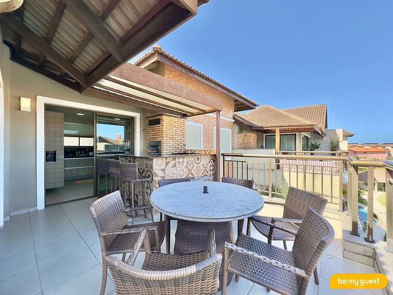 Cobertura exclusiva com vista da piscina