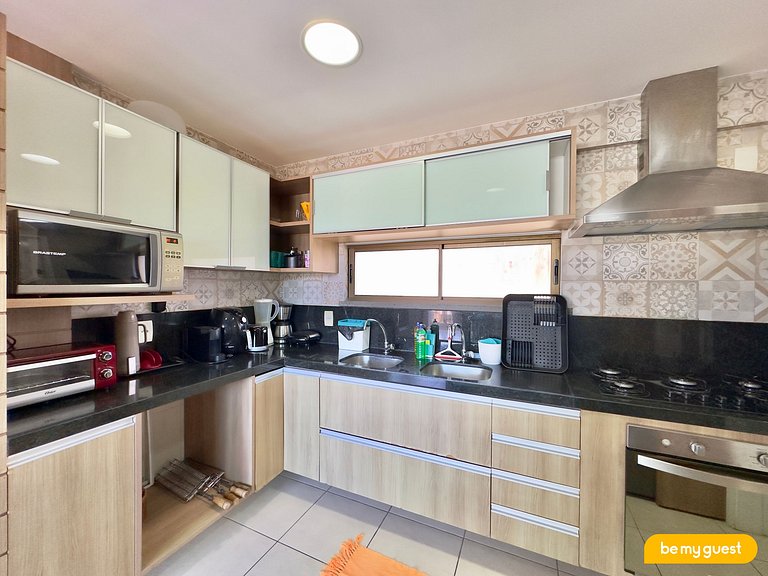 Cobertura exclusiva com vista da piscina