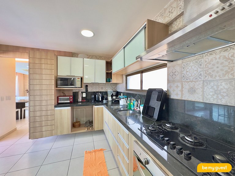 Cobertura exclusiva com vista da piscina