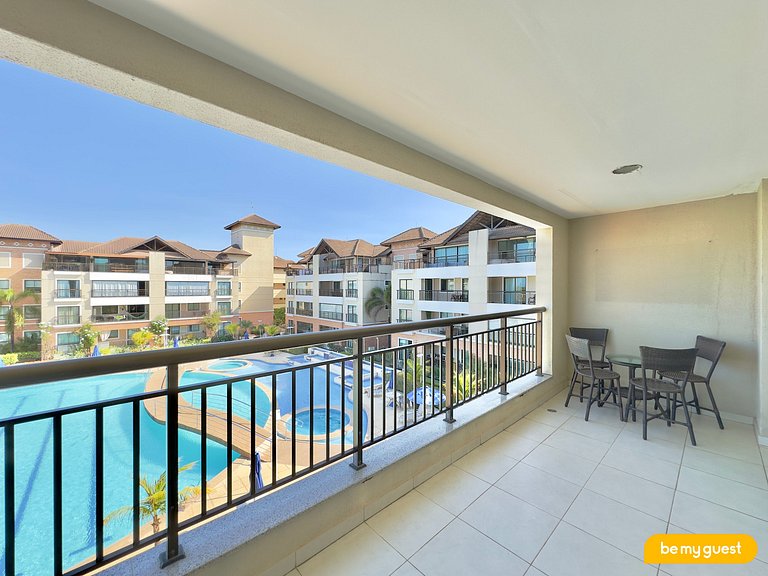 Cobertura exclusiva com vista da piscina