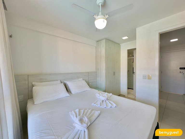 Cobertura exclusiva com vista da piscina