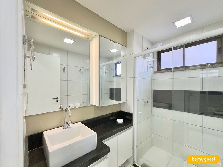 Cobertura exclusiva com vista da piscina