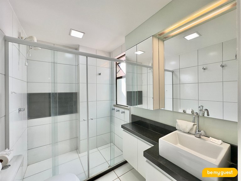 Cobertura exclusiva com vista da piscina