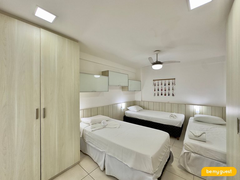 Cobertura exclusiva com vista da piscina