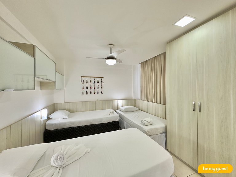 Cobertura exclusiva com vista da piscina